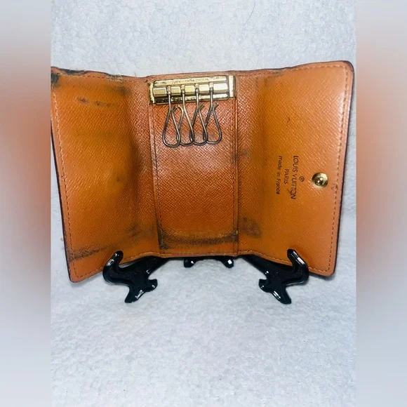 Louis Vuitton 4 Ring Key Holder - Picture 9 of 12